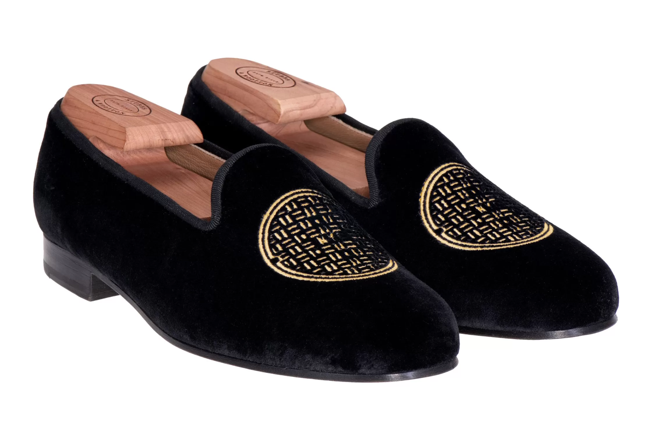 Slipper*Stubbs & Wootton Metropolis Gold Velvet Slipper (Women) Black